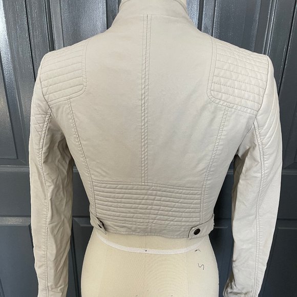 GBY GUESS Lite Grey Faux Leather Size Medium Waist Jacket - Picture 2 of 6